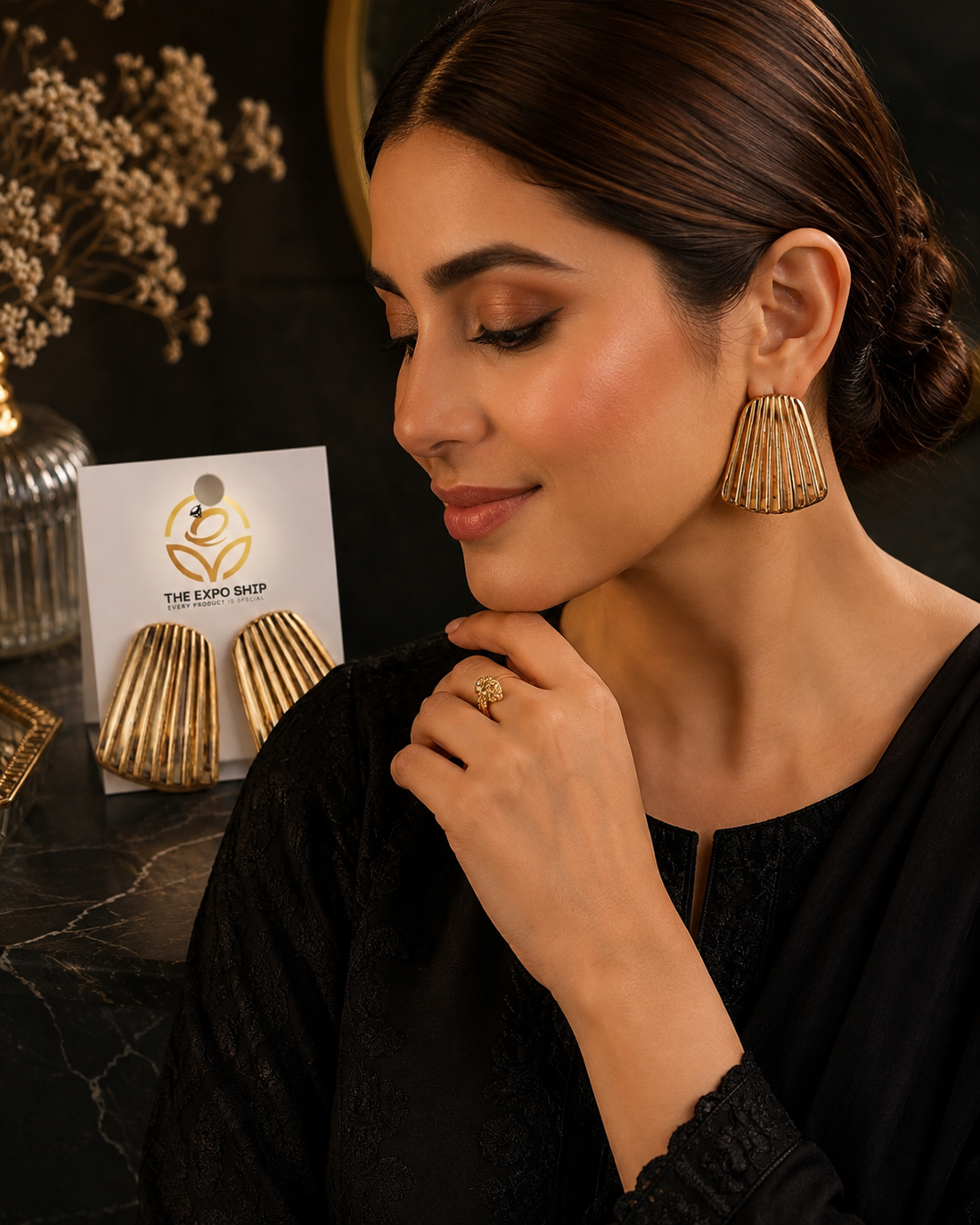 Golden Ribbed Elegance Earrings