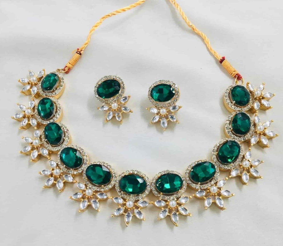 Emerald green beza necklace set